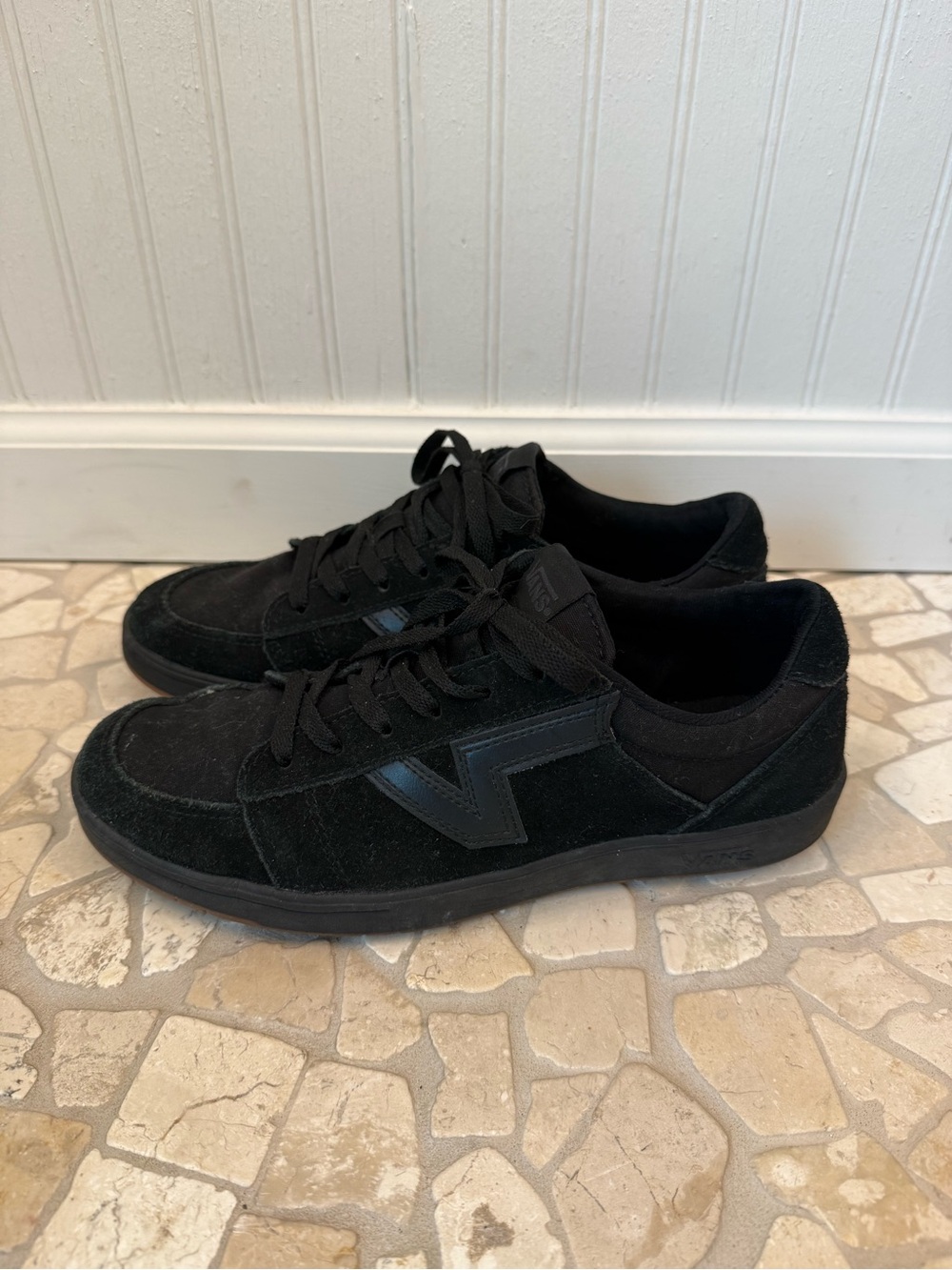 VANS Soland Leather Trim Mens Size 9 Black Suede Casual Sneakers
